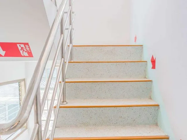 Escalera con sistema de presurización AFG Security